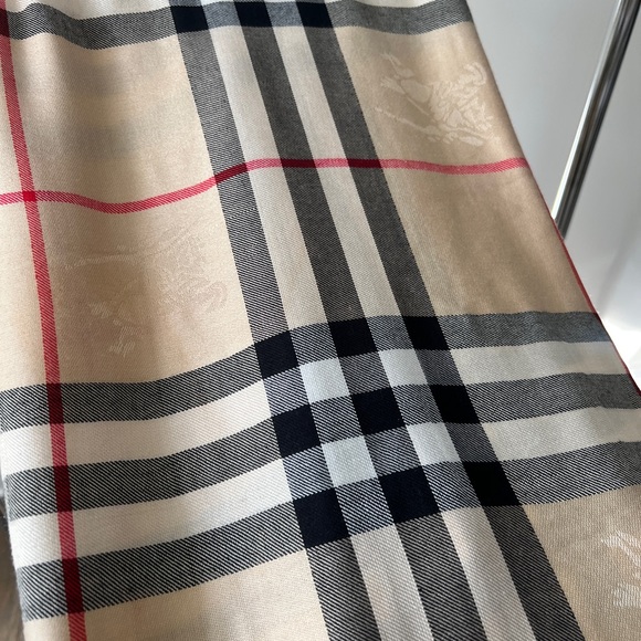 Burberry London Plaid Scarf 100% Cashmere - Picture 2 of 4